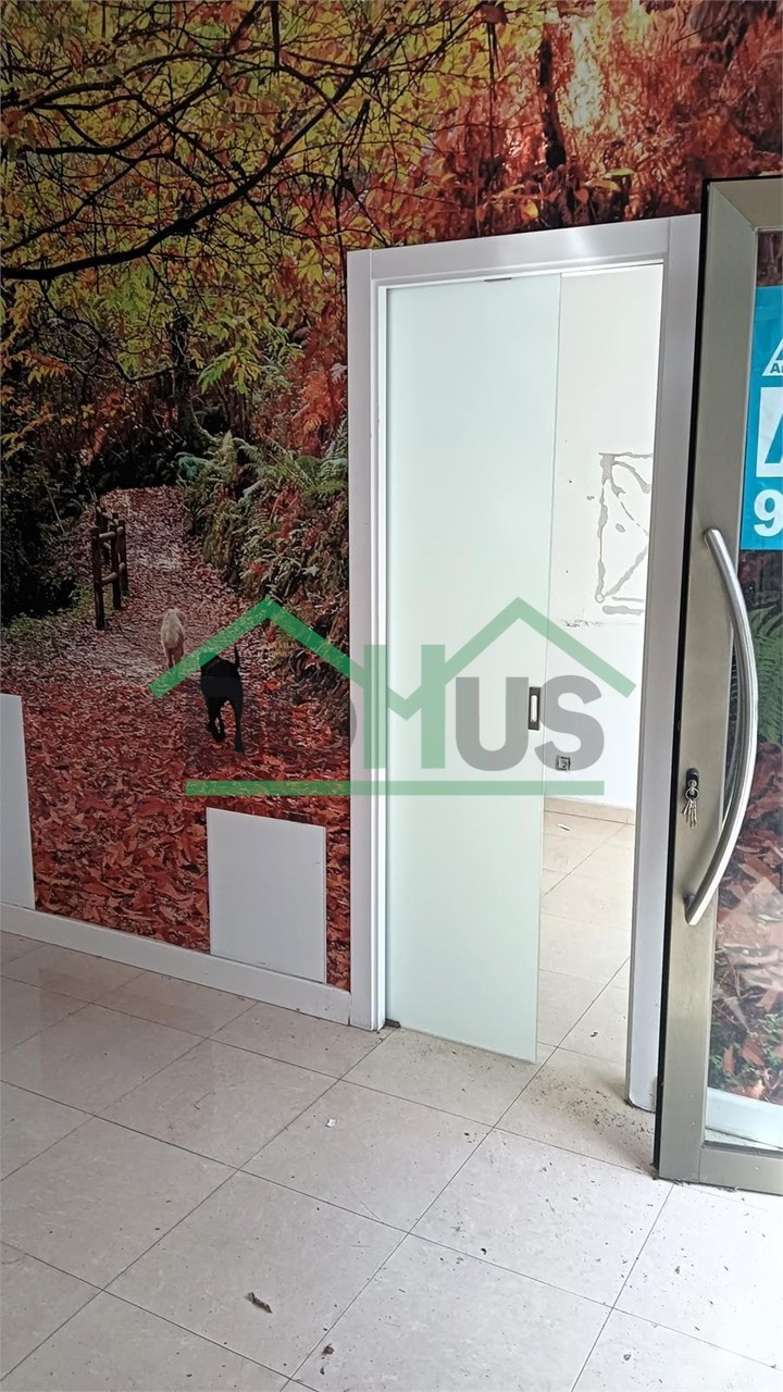 Foto 2 Local Comercial en Venta | Antigua Clínica Veterinaria Reformada – 76 m²