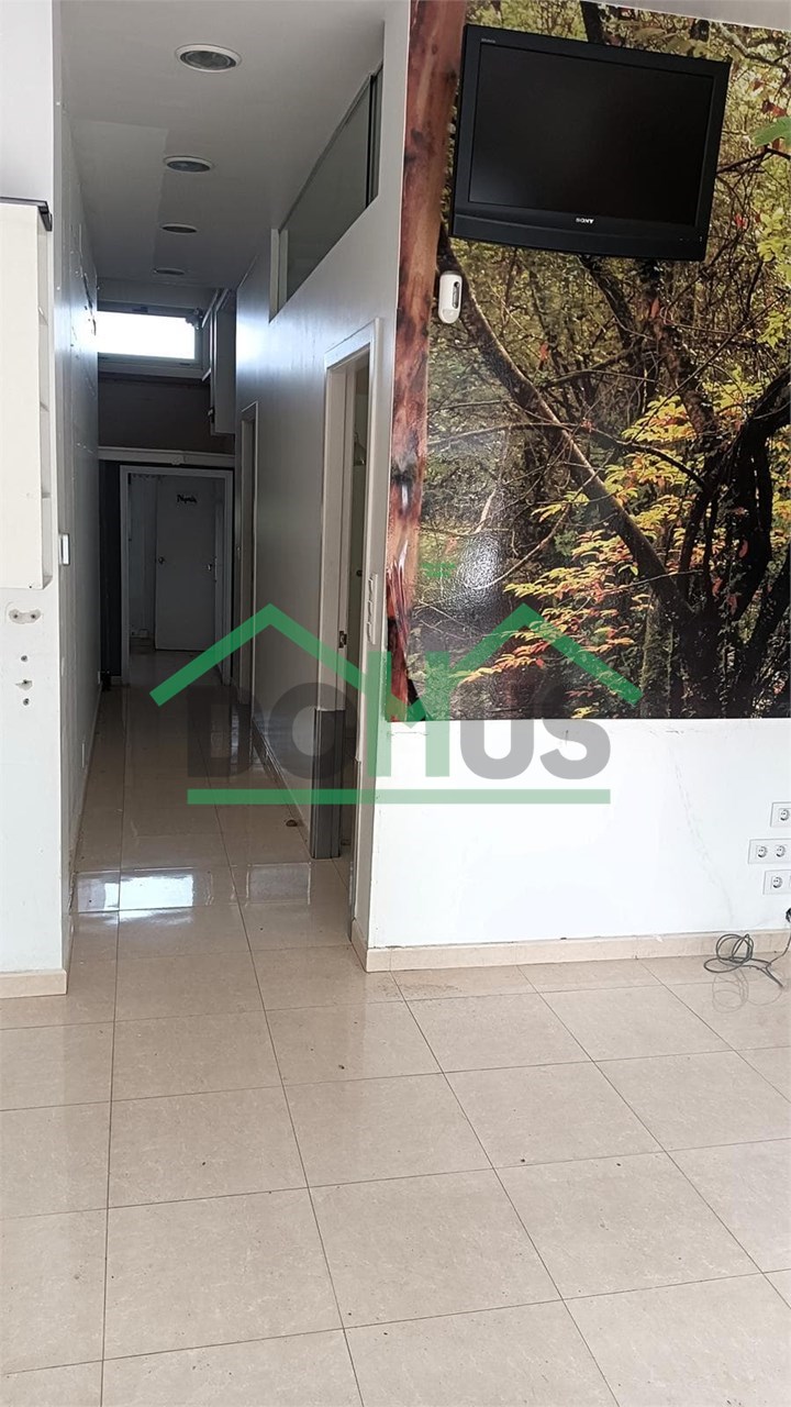 Foto 3 Local Comercial en Venta | Antigua Clínica Veterinaria Reformada – 76 m²