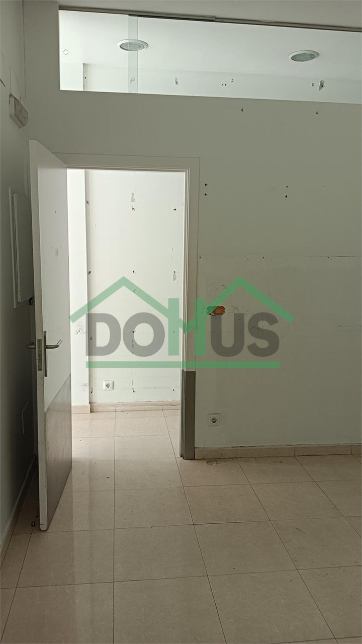 Foto 6 Local Comercial en Venta | Antigua Clínica Veterinaria Reformada – 76 m²