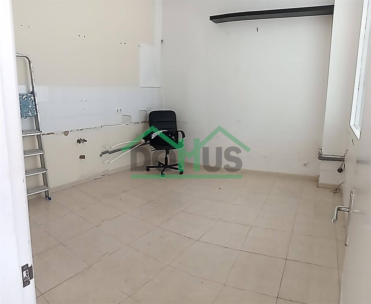 Foto 7 Local Comercial en Venta | Antigua Clínica Veterinaria Reformada – 76 m²