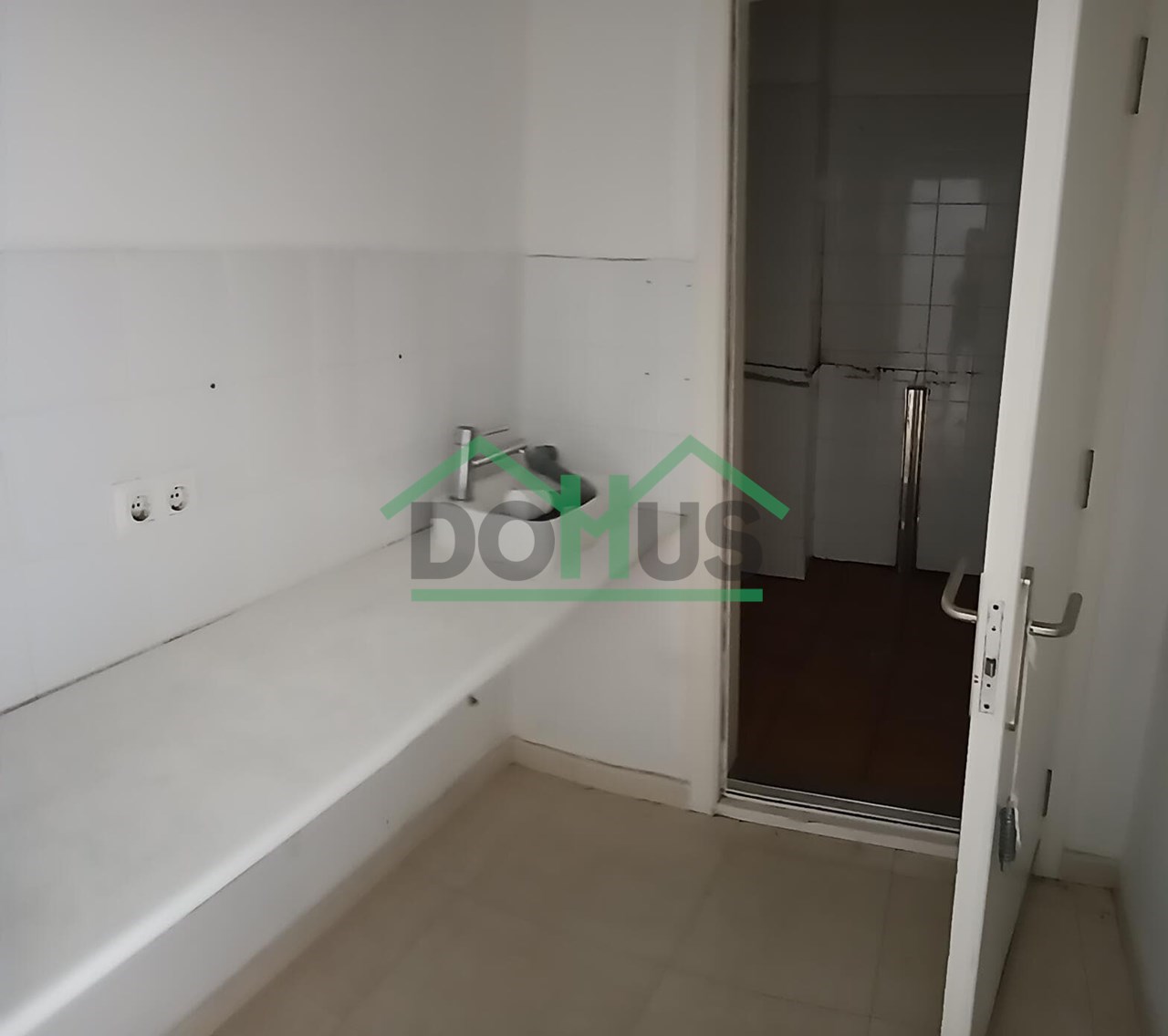 Foto 8 Local Comercial en Venta | Antigua Clínica Veterinaria Reformada – 76 m²