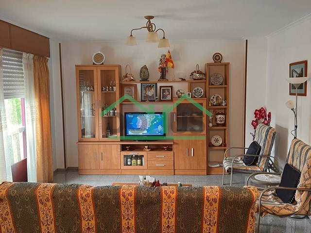 Piso de 3 habitaciones, garaje y trastero. - Ares
